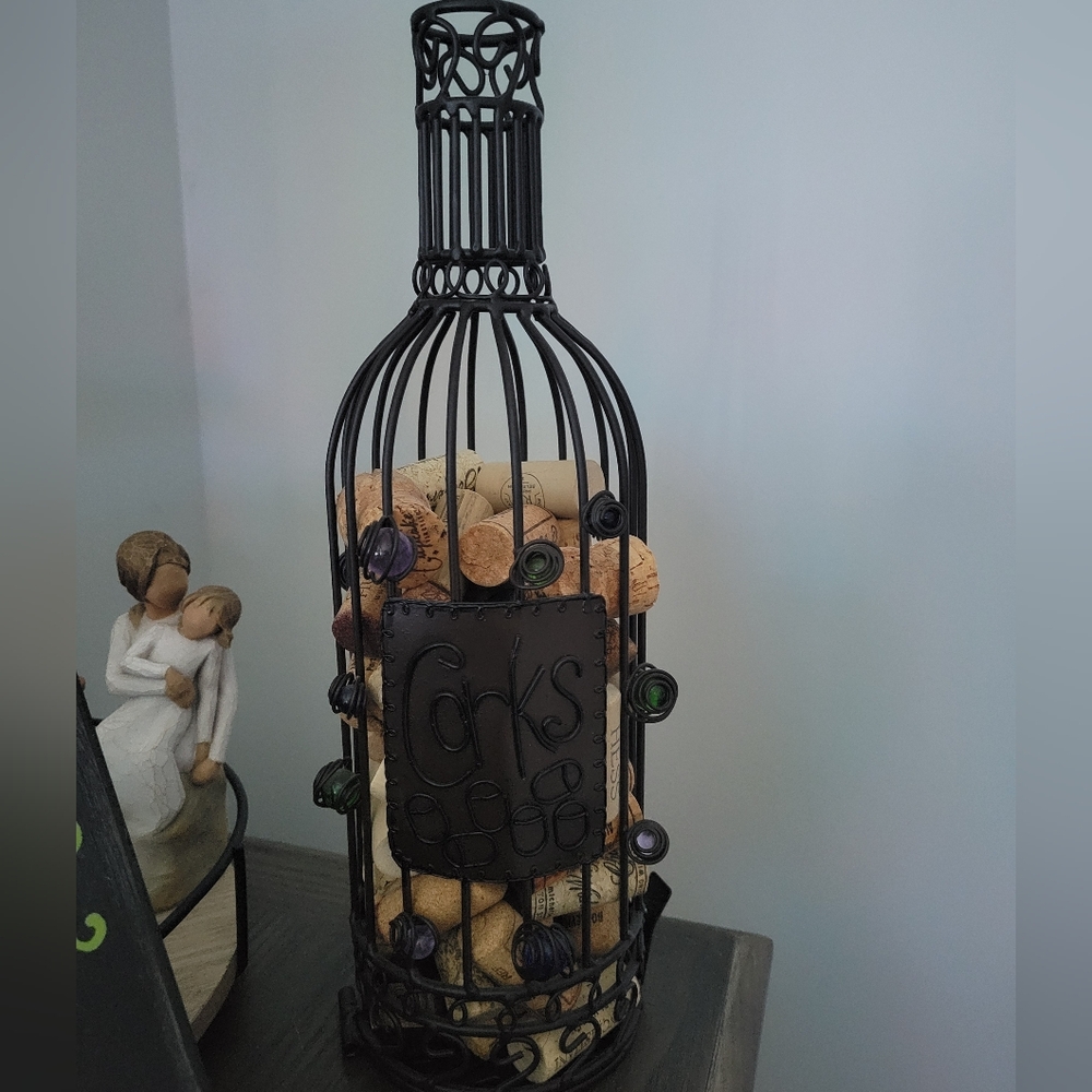 Black Wire Cork Holder